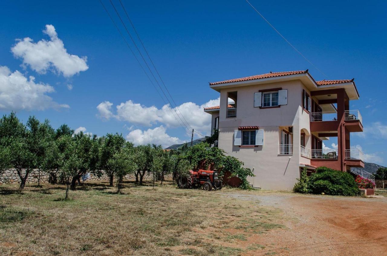 Lakis Apartments Monemvasía Buitenkant foto